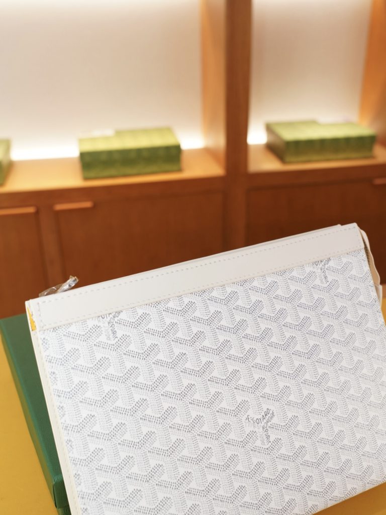 图片[4]-P205 🇫🇷 戈雅 官网同步 高版本 手拿包 全球轰抢单品 原单牛皮制作 质感超好 日常出门经典百搭 一眼万年的款式 非市面普通货 贸易公司订单货 配礼品盒包装等.. 【规格：26x20x5】-newbee