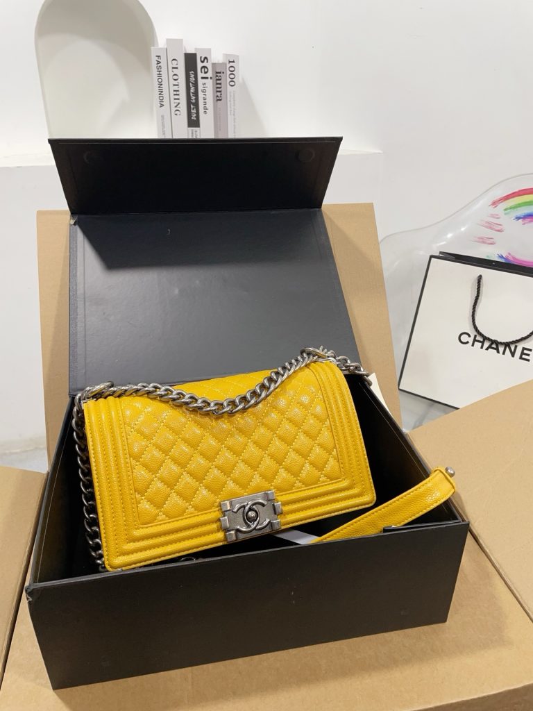 图片[5]-全套飞机折叠礼盒🎁家 leboy鱼子酱辣妈包上新 这个太美啦简直‼亚克力五金，真是美呆啦‼独家首发.肩背斜挎款.原版品质.整体效果超级赞.明星同款独特又新颖.原版五金logo.高品质.尺寸大号25cm-newbee