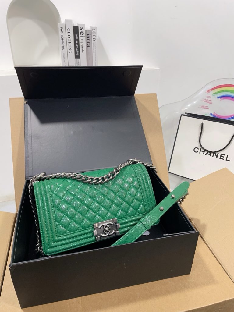 图片[5]-全套飞机折叠礼盒🎁家 leboy鱼子酱辣妈包上新 这个太美啦简直‼亚克力五金，真是美呆啦‼独家首发.肩背斜挎款.原版品质.整体效果超级赞.明星同款独特又新颖.原版五金logo.高品质.尺寸大号25cm-newbee