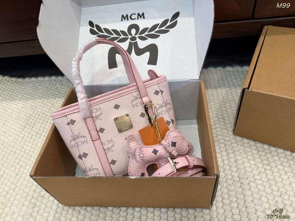 图片[3]-飞机盒✈️  size：1614cm1919cm  MCM 菜篮子 越看越可爱 经典配色 容量日常出门没毛病 钥匙 都能轻松放下 颠覆我对的概念 爱了爱了 可斜挎可手拎 斜挎也很贴合盛 百搭小能手说的就是这个小可爱~-newbee