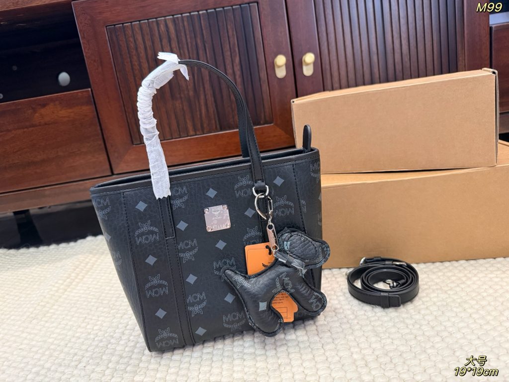 图片[8]-飞机盒✈️  size：1614cm1919cm  MCM 菜篮子 越看越可爱 经典配色 容量日常出门没毛病 钥匙 都能轻松放下 颠覆我对的概念 爱了爱了 可斜挎可手拎 斜挎也很贴合盛 百搭小能手说的就是这个小可爱~-newbee