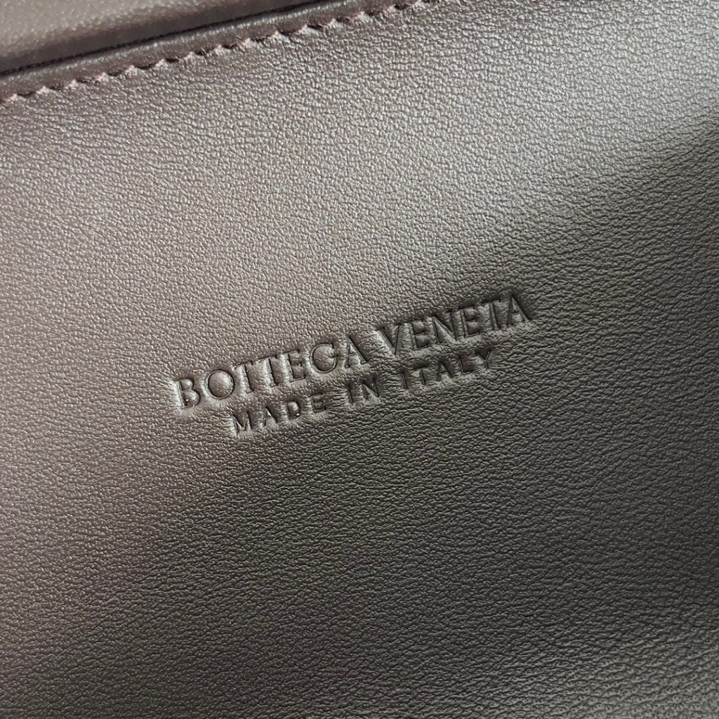图片[9]-特级原厂皮绝非❌市场普货 BOTTEGA VENETA女士KNOT晚装包链条版隆重上市啦！精致而优雅，柔美而富含力量，这款包绝对是知性女性的代表，作为家的常青款，链条的加持无异于是锦上添花，编织的经典再一次诠释了独特的工艺（链条可以单独拆卸哦）款号：776662尺寸：19*11.5*5cm-newbee
