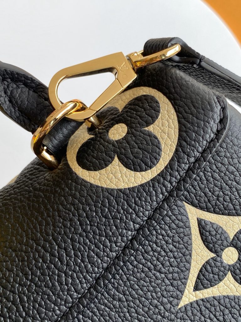 图片[2]-全钢特级M45978 本款 Madeleine BB 手袋为 Monogram Empreinte 皮革铺陈大号 Monogram 压纹和印花，其 S-lock 锁扣在 Pochette Métis 手袋中亦有呈现。巧用顶部单手柄和可拆卸肩带，优雅切换背携方式。24.0 x 17.0 x 8.5 厘米 (长 x 高 x 宽)-newbee