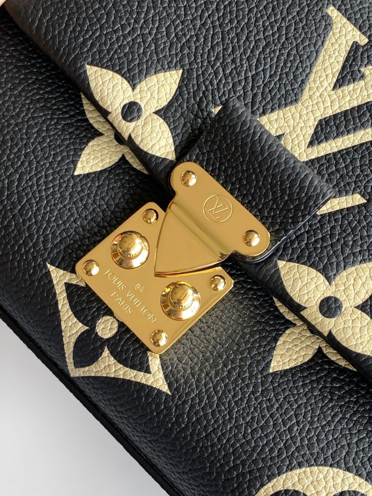 图片[8]-全钢特级M45978 本款 Madeleine BB 手袋为 Monogram Empreinte 皮革铺陈大号 Monogram 压纹和印花，其 S-lock 锁扣在 Pochette Métis 手袋中亦有呈现。巧用顶部单手柄和可拆卸肩带，优雅切换背携方式。24.0 x 17.0 x 8.5 厘米 (长 x 高 x 宽)-newbee