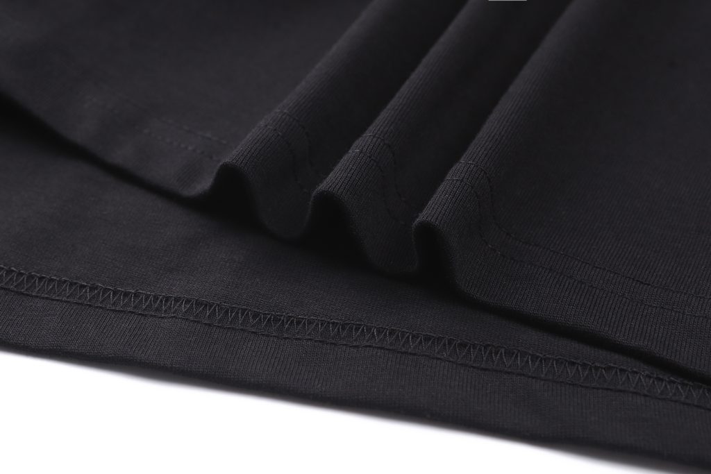 图片[7]-LOUIS VUITTON路易威登 26SS Monogram刺绣标识T恤  32支双股全棉平纹针织面料235克，1*1配套罗纹280克，进口刺绣，面料酵洗，定制1：1商标，合身版型  尺码：S M L XL-newbee