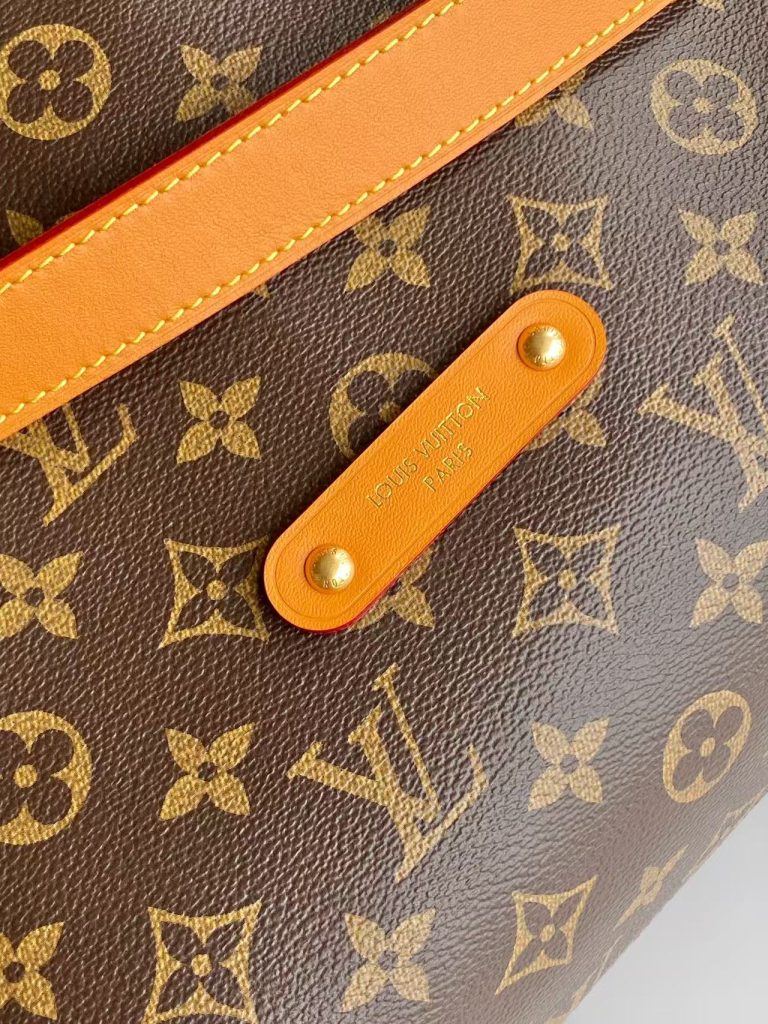 图片[7]-顶级原单163芯片【LV METIS 手袋】本款 Monogram 帆布打造的 Métis 以自我态度实践承诺。 Métis 手袋着重线条与轮廓，它既具备了现代手袋所需的多功能性，又继承了路易威登传统的优雅迷人。 可脱卸肩带，可以用来手提、手挽或是肩背。-newbee