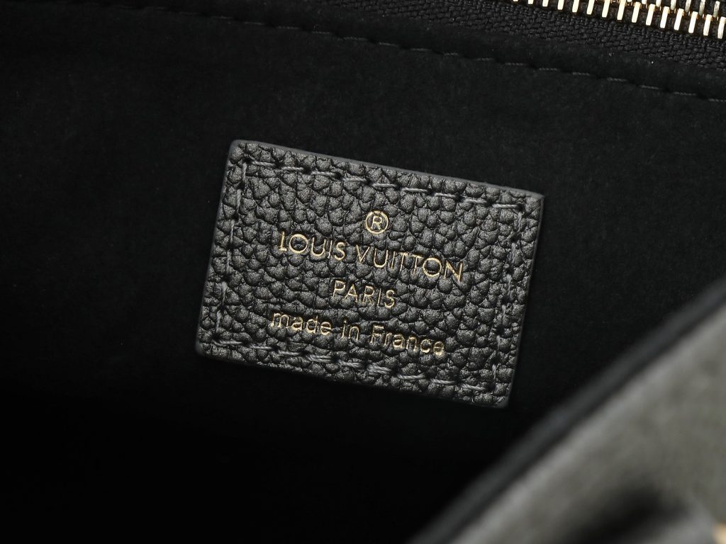 图片[11]-OnTheGo 小号手袋出自 L*Ski 系列 以闪耀之姿点亮昼夜造型 Monogram Empreinte 皮革搭配莹泽金属件 可轻松收纳随行所需 可拆卸肩带实现多种背携方式 ，尺寸：25x19x11.5cm-newbee