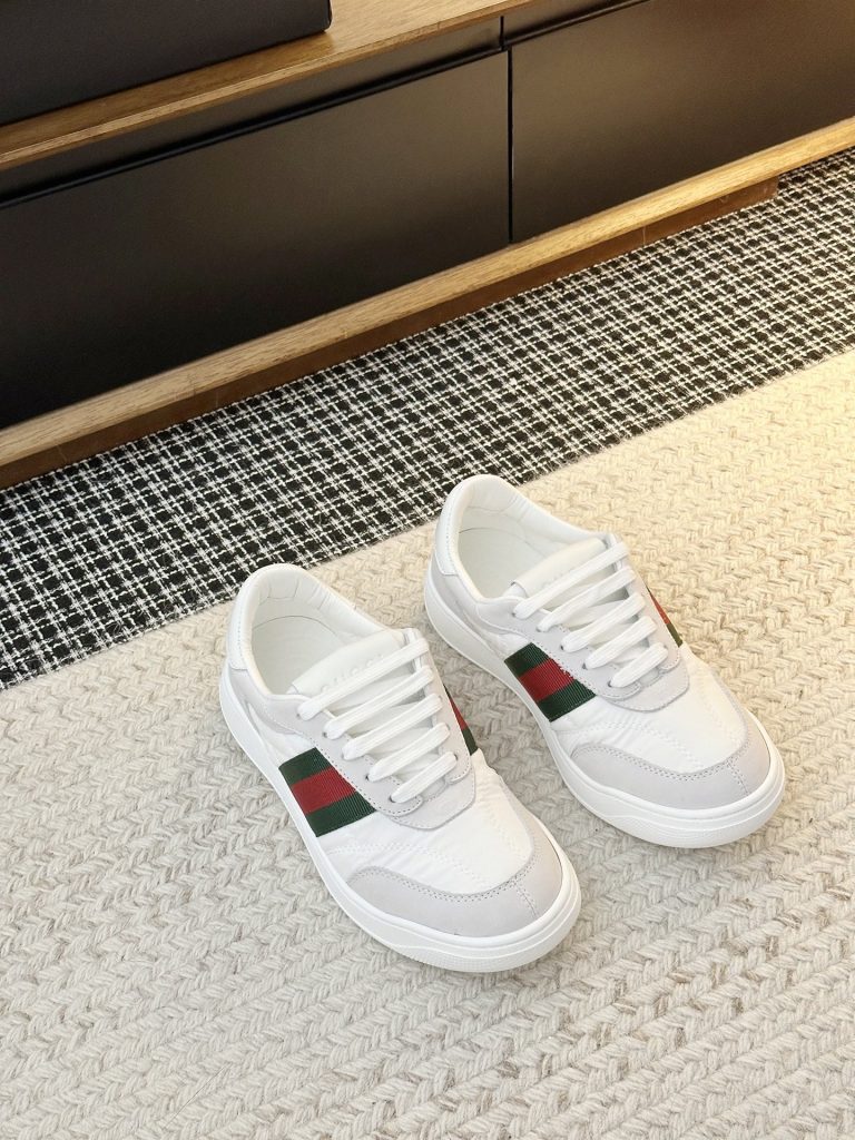 𝐆𝐮𝐜𝐜𝐢 ➢鞋面材质：原版定制尼龙面料磨砂牛皮➢鞋里材质：羊皮➢鞋底材质：原版开模TPU软底➢鞋码选购：女35-39 男39-45-newbee