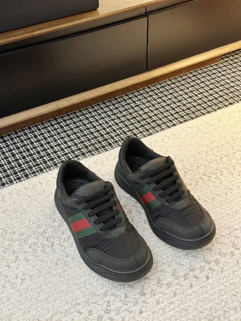 𝐆𝐮𝐜𝐜𝐢 ➢鞋面材质：原版定制尼龙面料磨砂牛皮➢鞋里材质：羊皮➢鞋底材质：原版开模TPU软底➢鞋码选购：女35-39  男39-45-newbee