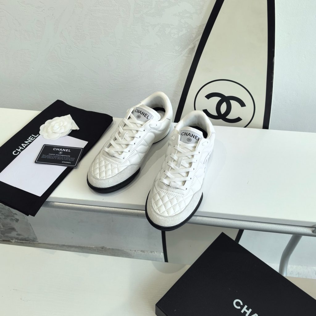图片[3]-Chanel 小香 爆款德训鞋 黑白 运动鞋 休闲板鞋 原版开发面料: 原版定制羊皮+羊京内里: 原版进口透气绒布+羊皮里大底: 原版开模橡胶+TPU组合Size: 女款35-40 配包转-newbee