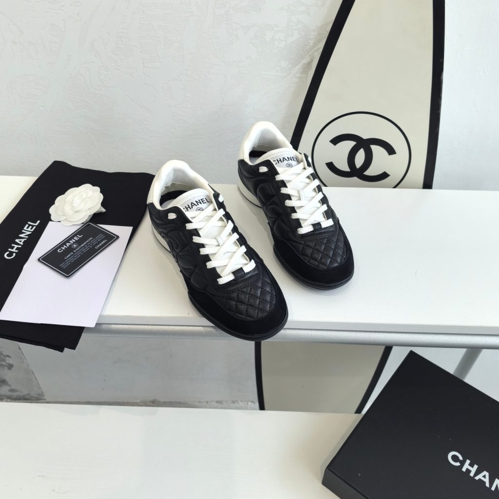图片[4]-Chanel 小香 爆款德训鞋 黑白 运动鞋 休闲板鞋 原版开发面料: 原版定制羊皮+羊京内里: 原版进口透气绒布+羊皮里大底: 原版开模橡胶+TPU组合Size: 女款35-40 配包转-newbee