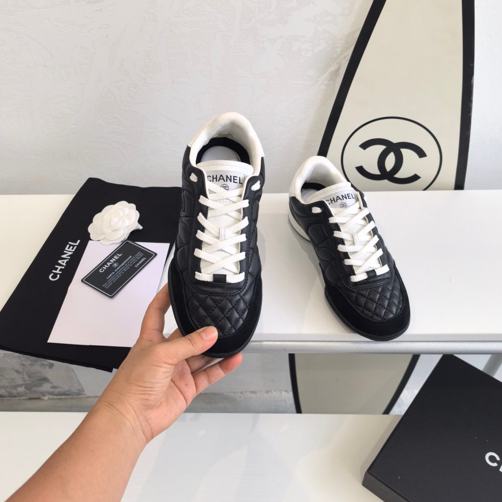 图片[5]-Chanel 小香 爆款德训鞋 黑白 运动鞋 休闲板鞋 原版开发面料: 原版定制羊皮+羊京内里: 原版进口透气绒布+羊皮里大底: 原版开模橡胶+TPU组合Size: 女款35-40 配包转-newbee