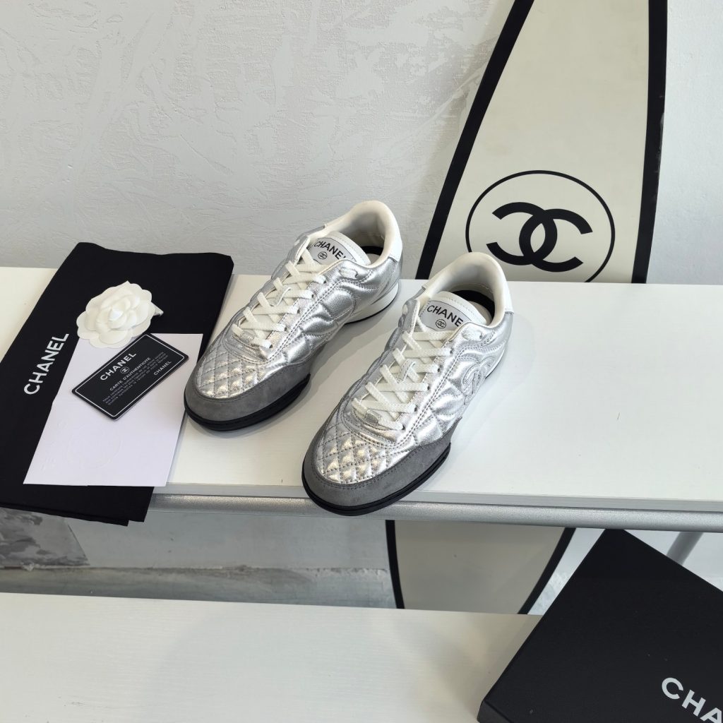 图片[3]-Chanel 小香 爆款德训鞋 黑白 运动鞋 休闲板鞋 原版开发面料: 原版定制羊皮+羊京内里: 原版进口透气绒布+羊皮里大底: 原版开模橡胶+TPU组合Size: 女款35-40 配包转-newbee