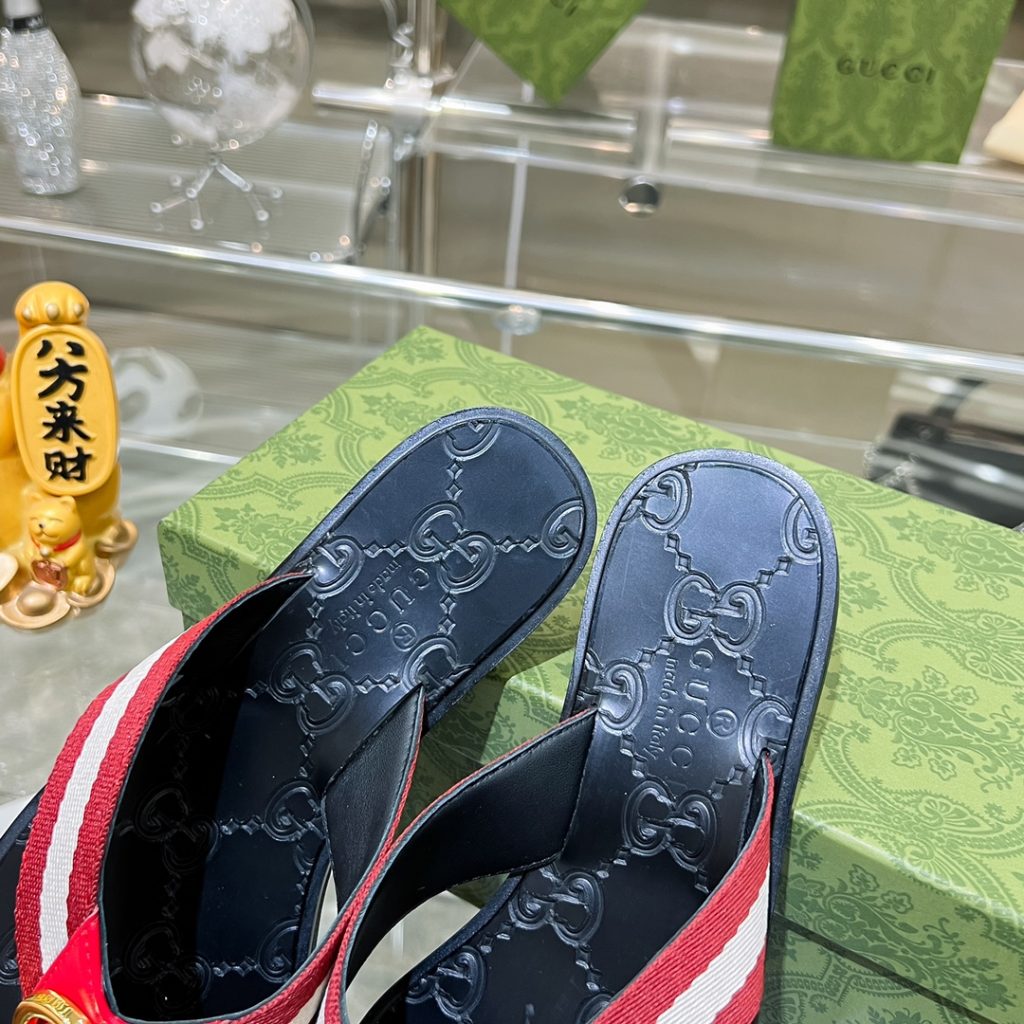 图片[7]-Gucci古奇󾓩󾓩平底女拖鞋，市场顶级版本，官网同步💯上脚超美，鞋面采用进口小牛皮🐑进口羊皮内里，古奇原版精心制作、超级好看！上脚非常轻松舒服。👑原版精心制作满足你的一切需求👑‼️鞋码35-46-newbee