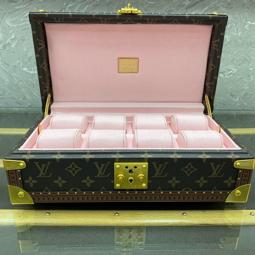 COFFRET 8 MONTRES 表盒这款8只装腕表盒以经典的帆布制成。它可便利地从保险箱存放至手提箱中，并配有一个可拆卸托盘用于藏匿其他贵重物品。【8只手表盒硬箱】size:34x13x18cm-newbee