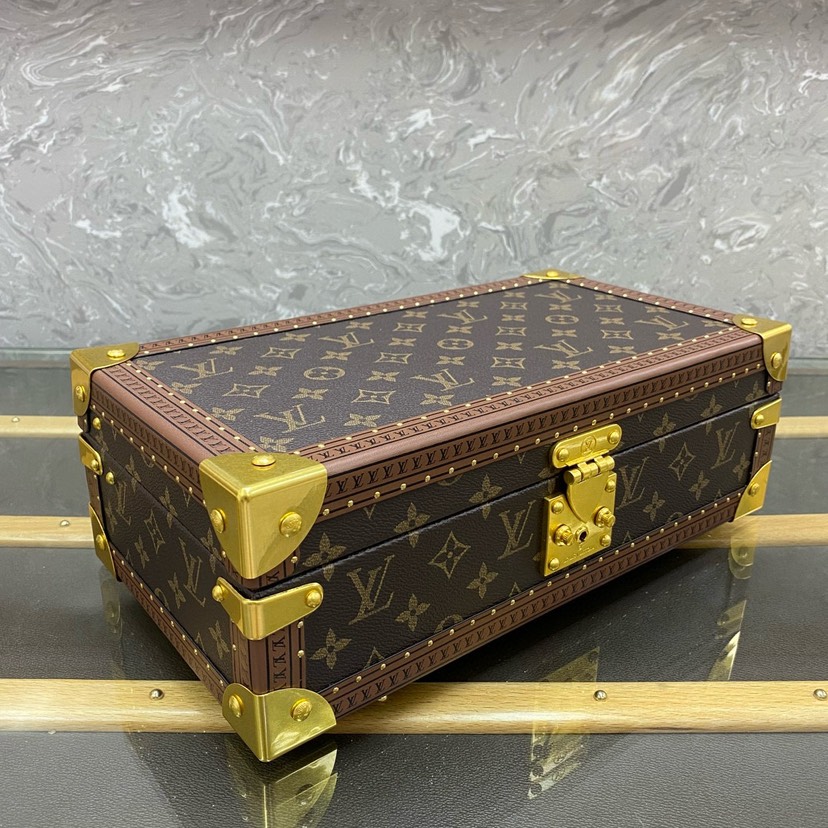 COFFRET 8 MONTRES 表盒这款8只装腕表盒以经典的帆布制成。它可便利地从保险箱存放至手提箱中，并配有一个可拆卸托盘用于藏匿其他贵重物品。【8只手表盒硬箱】size:34x13x18cm-newbee