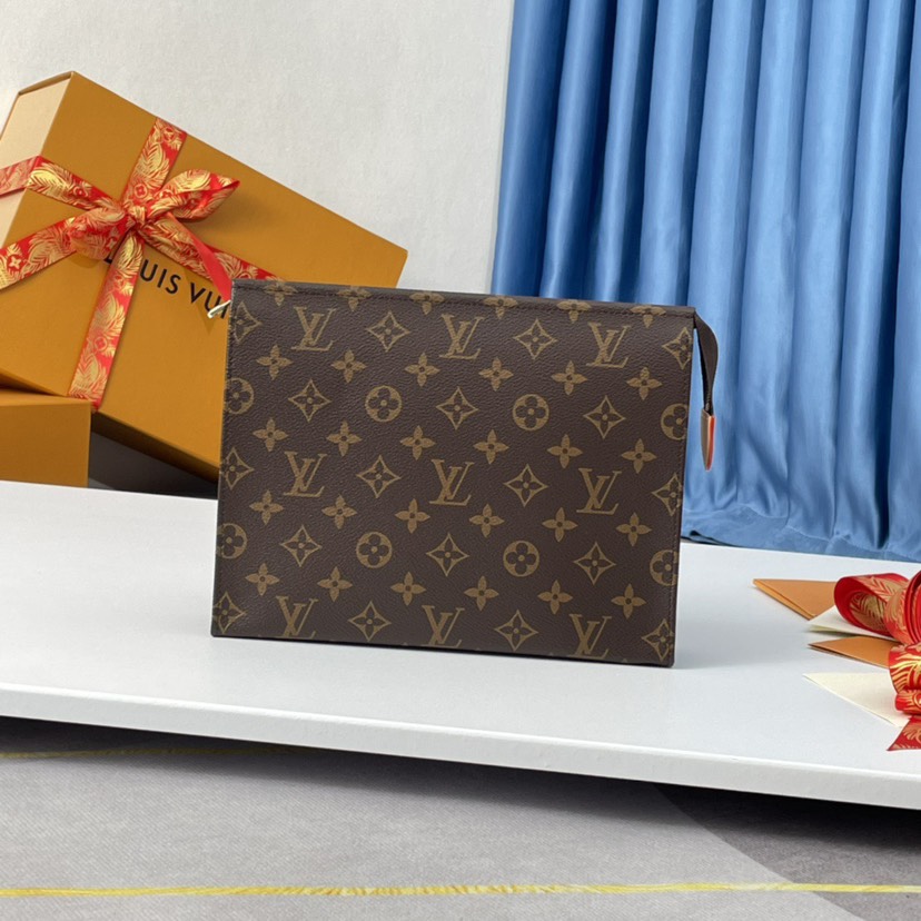 Louis Vuitton 26号盥洗袋。Monogram帆布化妆盒，内部空间宽敞，方便取放物品，可将它轻而易举地放进手袋中。原厂进口皮料，真金电镀24K五金，进口YKK金铜拉链同步，细节完美随意出入海关。尺寸：26×20×5cm-newbee
