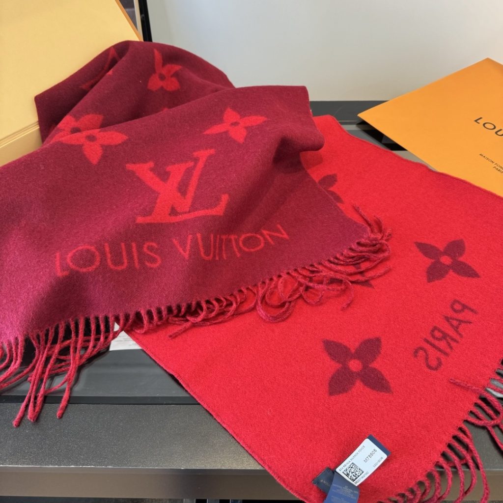 图片[8]-Louis Vitton。霍思燕同款披肩围巾两用！！驴家经典之作！欧美中东国际各大名模女星的挚爱！可以说没有这款围巾的女人就不能说自己喜欢丝巾围巾！驴家的款式一直在更新、但此款是驴家唯一每年更新颜色还各受好捧的款式！真心是百搭时尚又实用！100%羊绒！180*45cm，手感超级柔软！-newbee