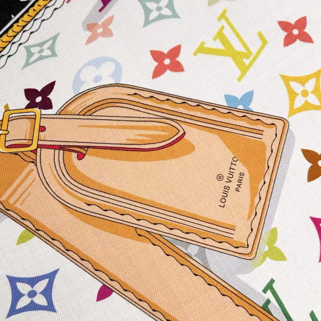 图片[8]- LV X TM MONOGRAMMULTICOLOR COLLECTORSQUARE 140丝毛双面披肩路易威登携手日本艺术家村上隆，以瞩目风范诠释此款LV× TMMonogram Multicolor Collector Square 方巾。柔软桑蚕丝描绘传统硬箱图案，其上点缀 Monogram 印花的经典版本或艺术家的缤纷演绎。-newbee